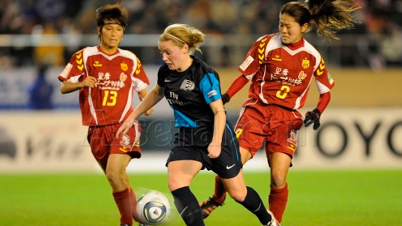 V súboji Toyota cupu s dámami lonýnskeho Arsenalu sa hráčka KOBE Ji So Yun prezentovala parádnym gólom.</p><p>